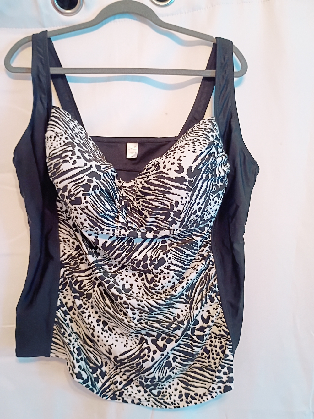 Jaclyn Smith Black and White Animal-Print Swim Top Size 24W